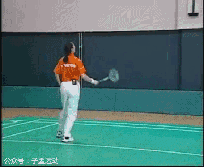 {六合彩}(羽毛球初学者基本动作小桦)